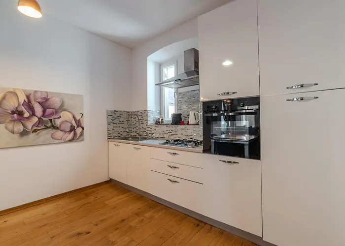 Marina - Heart Of Zára